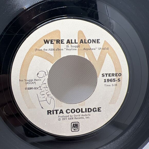 45 RPM - RITA COOLIDGE - WE'RE ALL ALONE - WITH PICTURE SLEEVE NM Playback! - Picture 3 of 7